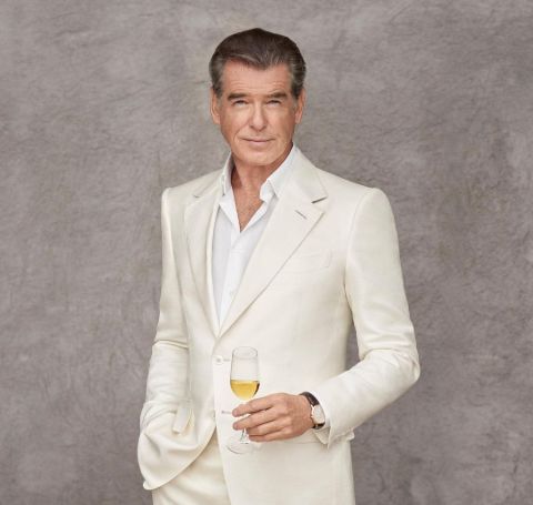 Before marrying Keely Shaye Smith, Pierce Brosnan was married to Cassandra Harris.